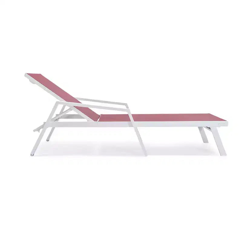 LeisureMod Marlin Chaise longue de patio moderne en aluminium blanc avec accoudoirs et table d'appoint carree foyer, assise d'extérieur pour patio, terrasse et bord de piscine