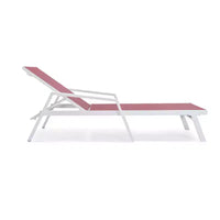 LeisureMod Marlin Chaise longue de patio moderne en aluminium blanc avec accoudoirs et table d'appoint carree foyer, assise d'extérieur pour patio, terrasse et bord de piscine