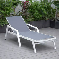 LeisureMod Marlin Chaise longue de patio moderne en aluminium blanc avec accoudoirs et table d'appoint carree foyer, assise d'extérieur pour patio, terrasse et bord de piscine