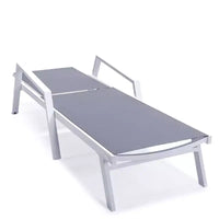 LeisureMod Marlin Chaise longue de patio moderne en aluminium blanc avec accoudoirs et table d'appoint carree foyer, assise d'extérieur pour patio, terrasse et bord de piscine