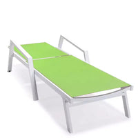 LeisureMod Marlin Chaise longue de patio moderne en aluminium blanc avec accoudoirs et table d'appoint carree foyer, assise d'extérieur pour patio, terrasse et bord de piscine