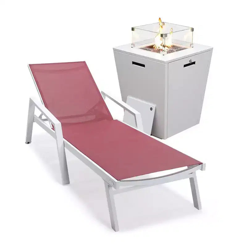 LeisureMod Marlin Chaise longue de patio moderne en aluminium blanc avec accoudoirs et table d'appoint carree foyer, assise d'extérieur pour patio, terrasse et bord de piscine
