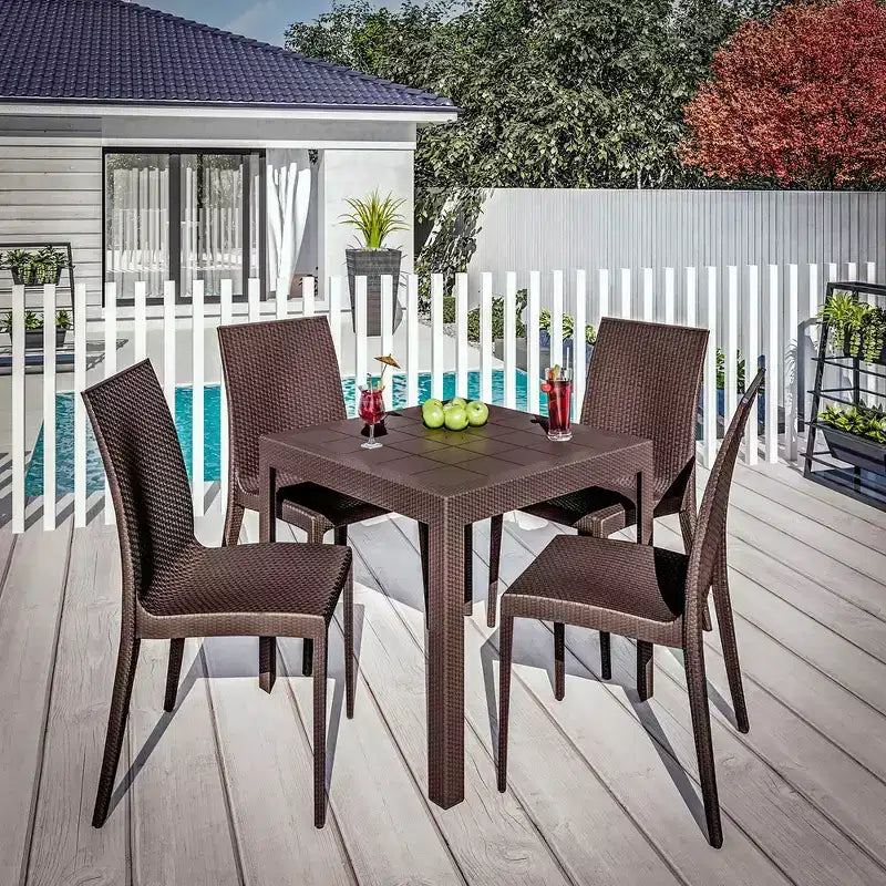 LeisureMod Mace Ensemble bistro d'extérieur 5 pièces style mid-century moderne - Table ronde blanche avec 4 chaises empilables