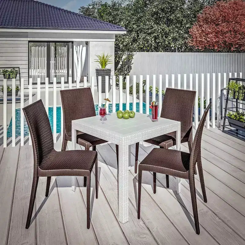 LeisureMod Mace Ensemble bistro d'extérieur 5 pièces style mid-century moderne - Table ronde blanche avec 4 chaises empilables