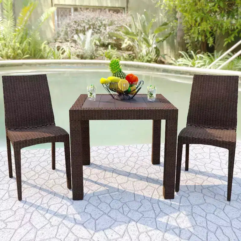 LeisureMod Mace Ensemble de Bistro d'Extérieur Moderne du Milieu du Siècle 3 Pièces - Table Ronde Blanche avec 2 Chaises Empilables