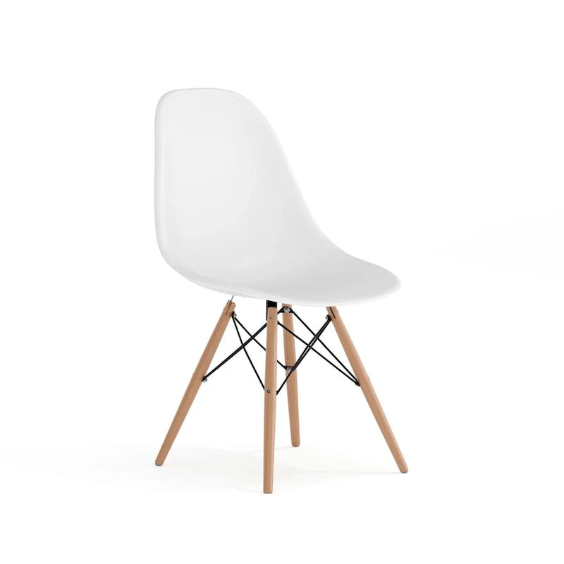 Chaise en plastique avec pieds en bois