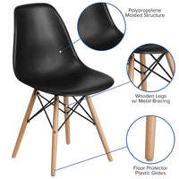 Chaise en plastique avec pieds en bois