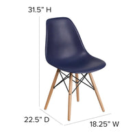 Chaise en plastique avec pieds en bois