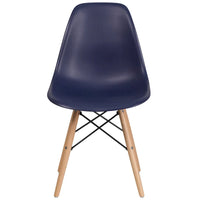 Chaise en plastique avec pieds en bois