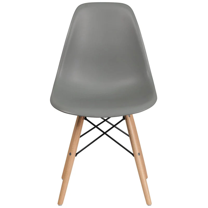 Chaise en plastique avec pieds en bois