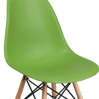 Chaise en plastique avec pieds en bois