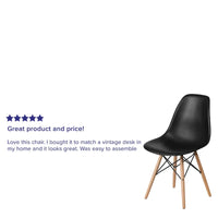 Chaise en plastique avec pieds en bois