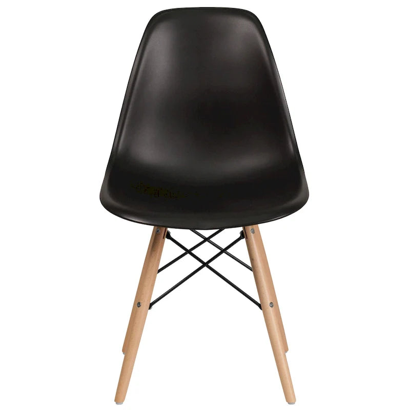 Chaise en plastique avec pieds en bois