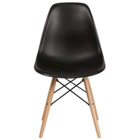 Chaise en plastique avec pieds en bois