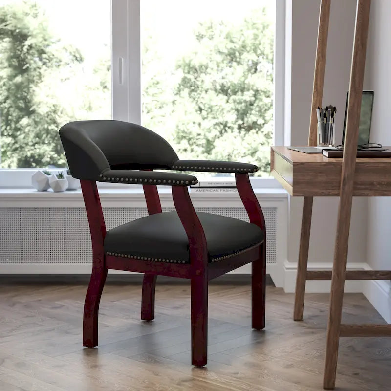 Chaise de conférence avec bande cloutée décorative
