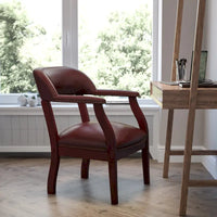 Chaise de conférence avec bande cloutée décorative