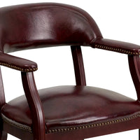 Chaise de conférence avec bande cloutée décorative