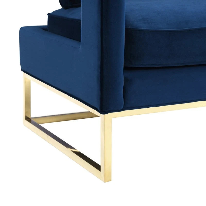 Chaise en velours bleu marine Avery