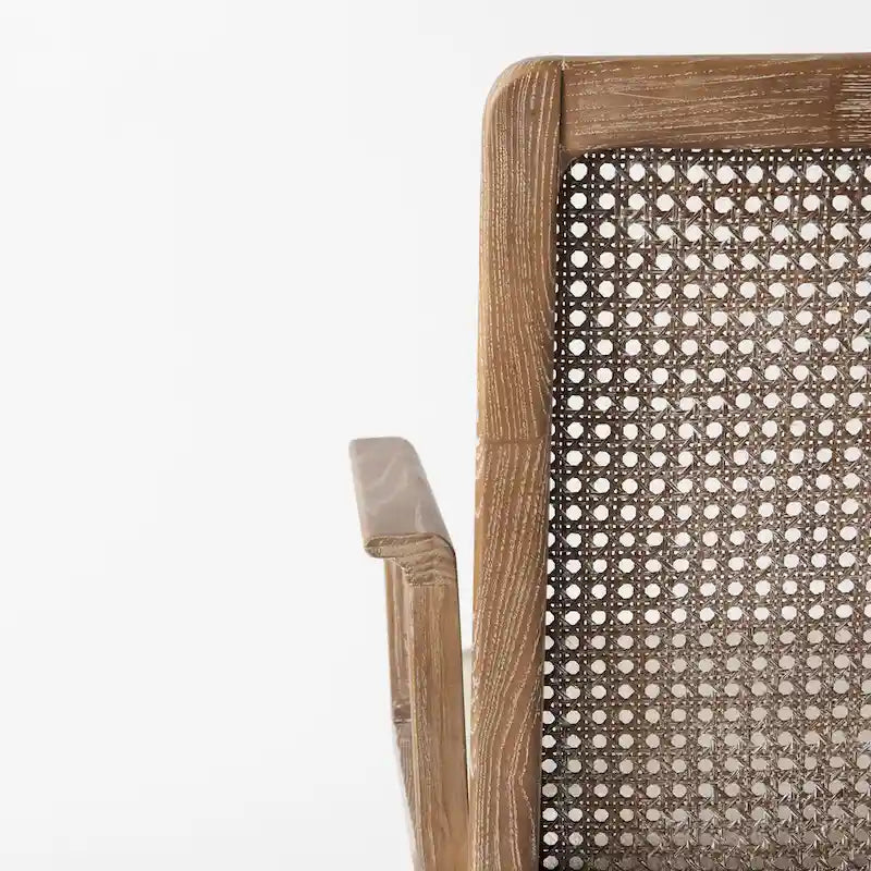 Chaise de salle à manger Clara à assise en tissu crème, dossier cannage et structure en bois massif brun clair