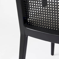 Chaise de salle à manger Clara à assise en tissu crème, dossier cannage et structure en bois massif brun clair