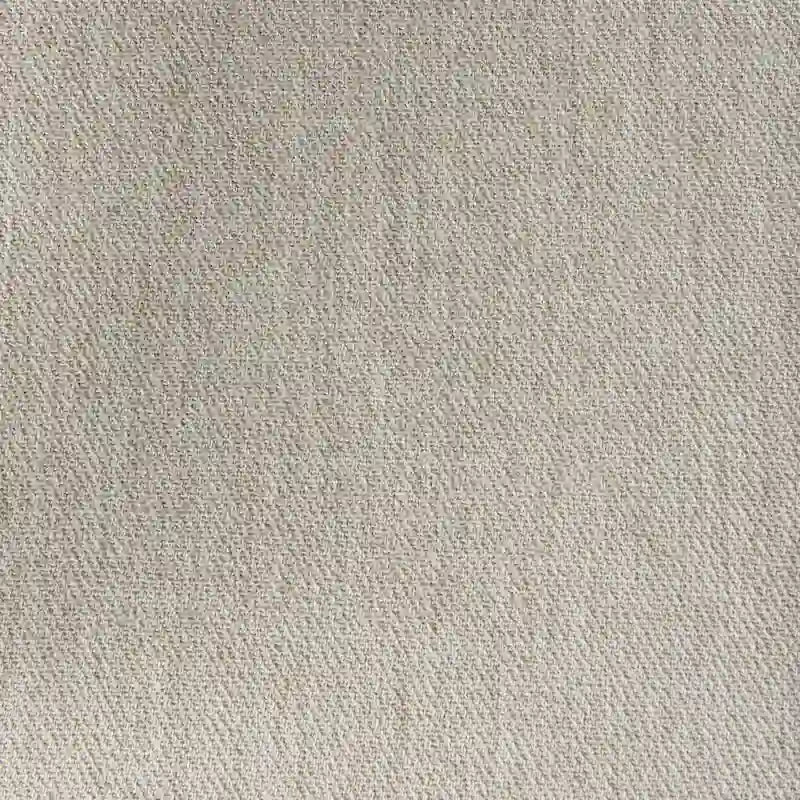 Chaise de salle à manger Clara à assise en tissu crème, dossier cannage et structure en bois massif brun clair
