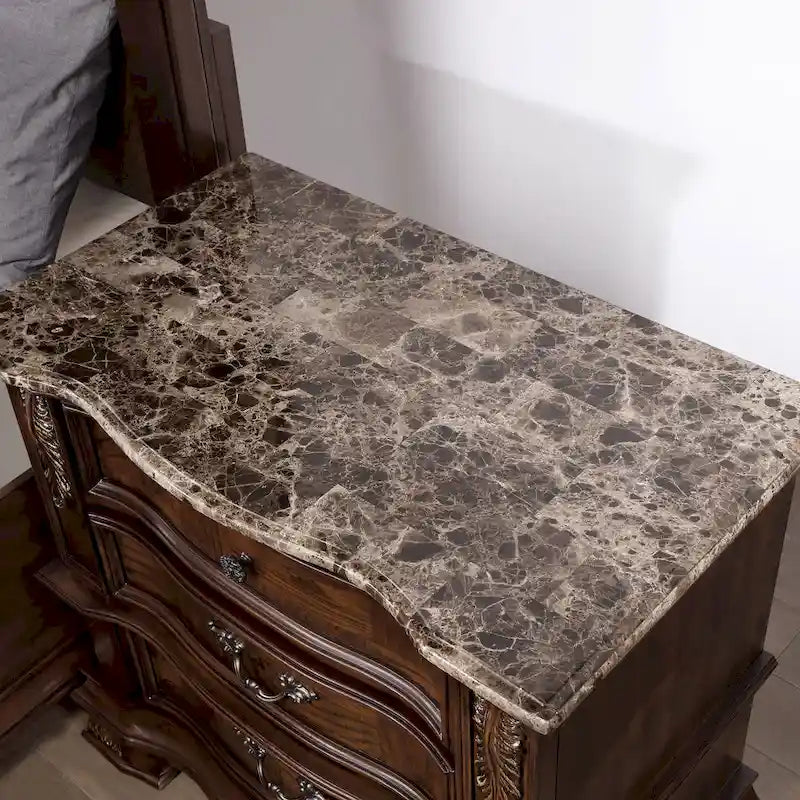 Table de chevet à 3 tiroirs Wrea Traditional de Furniture of America, dessus en marbre