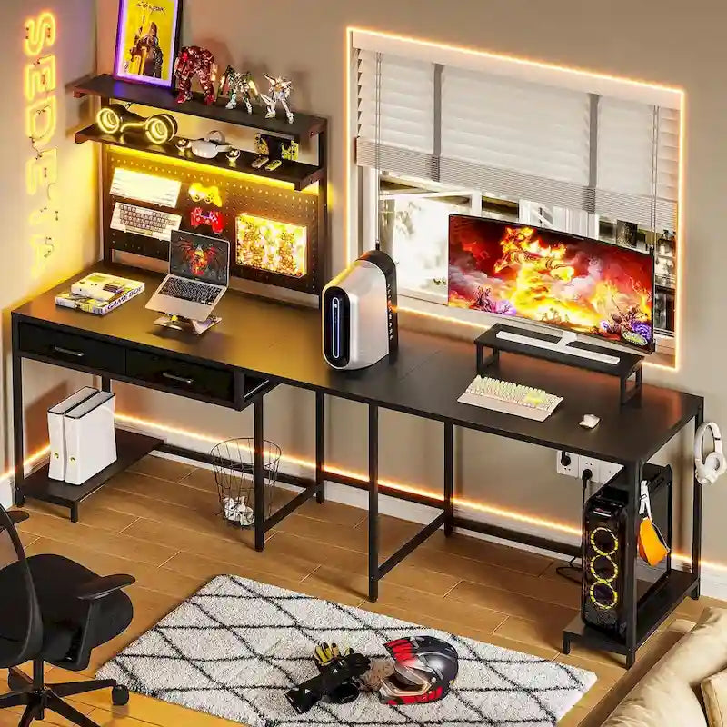 Bureau de gaming en L avec panneau perforé, tiroirs et support pour écran