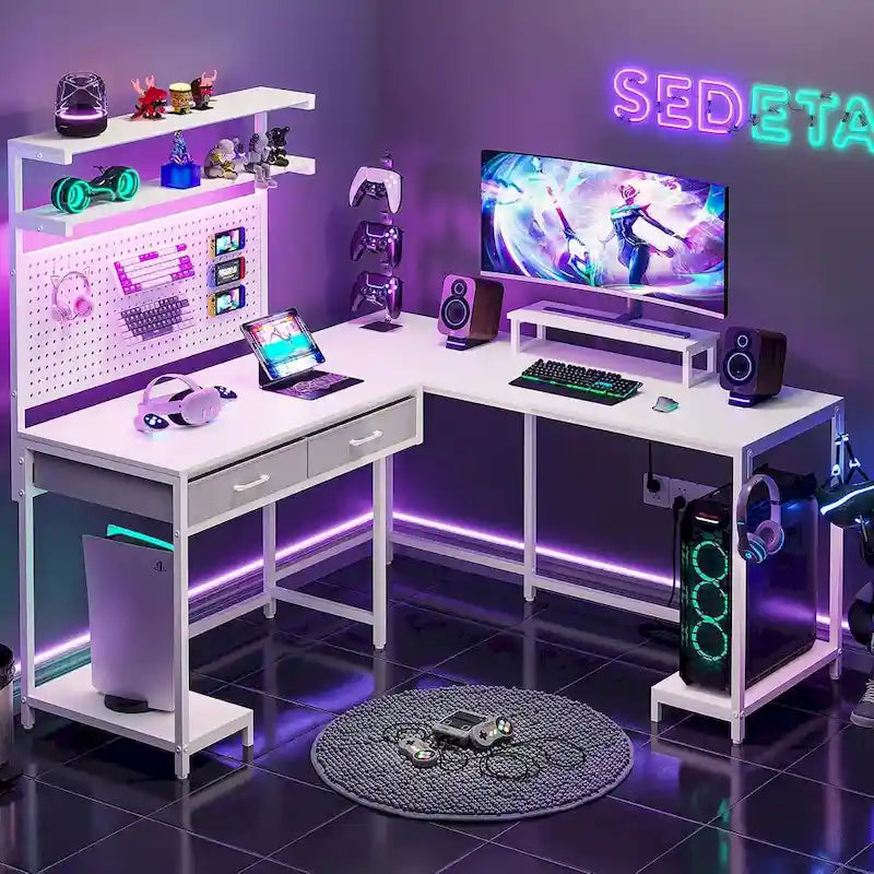 Bureau de gaming en L avec panneau perforé, tiroirs et support pour écran