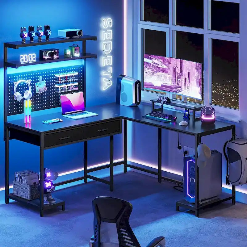 Bureau de gaming en L avec panneau perforé, tiroirs et support pour écran