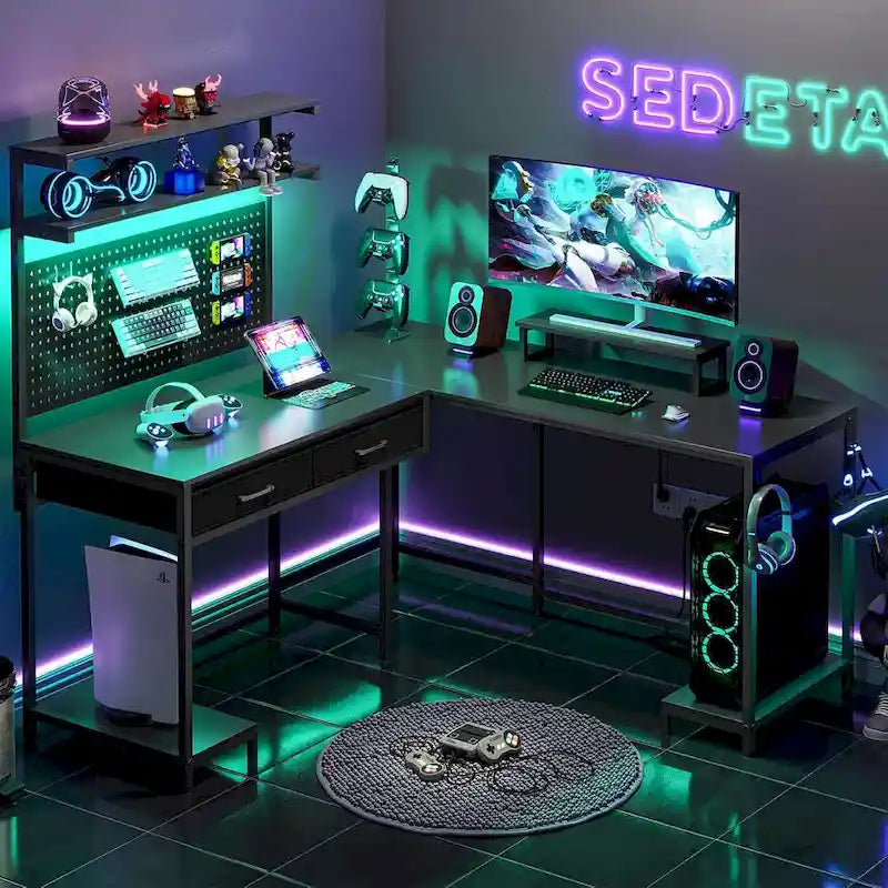 Bureau de gaming en L avec panneau perforé, tiroirs et support pour écran