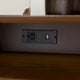 Table de chevet Sydni SAFAVIEH avec port de chargement USB