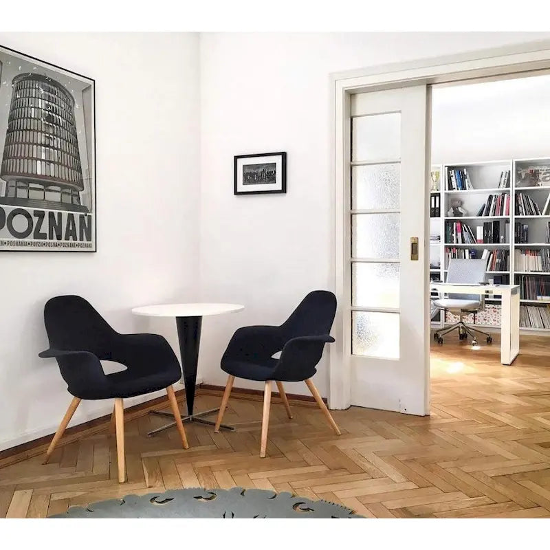 Fauteuil moderne rembourré en tissu organique avec pieds en bois naturel pour salle à manger, bureau ou chaise d'appoint de détente