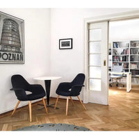Fauteuil moderne rembourré en tissu organique avec pieds en bois naturel pour salle à manger, bureau ou chaise d'appoint de détente