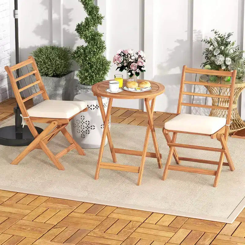 Ensemble de bistro Costway 3 pièces en bois d'acacia pour patio, table et chaises pliantes d'extérieur avec coussins, blanc cassé/bleu marine/gris