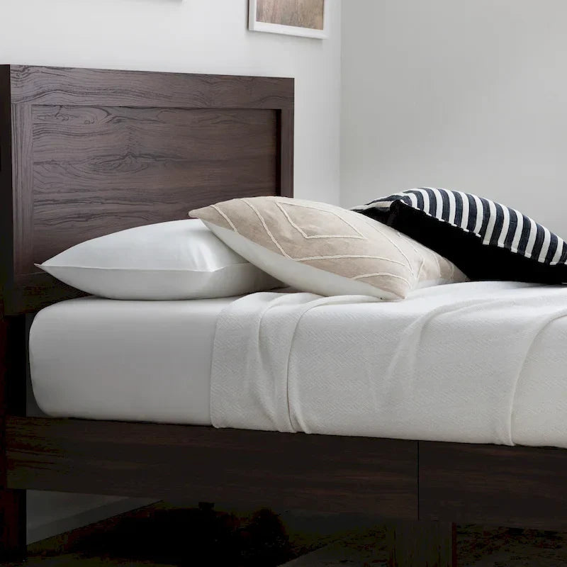 Lit plateforme classique en bois Brookside Leah