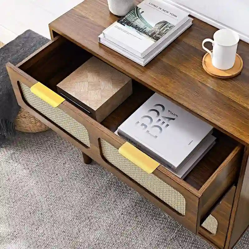 Commode Grondin style bohème mid-century, 3 tiroirs en rotin, structure en MDF et pieds en bois massif