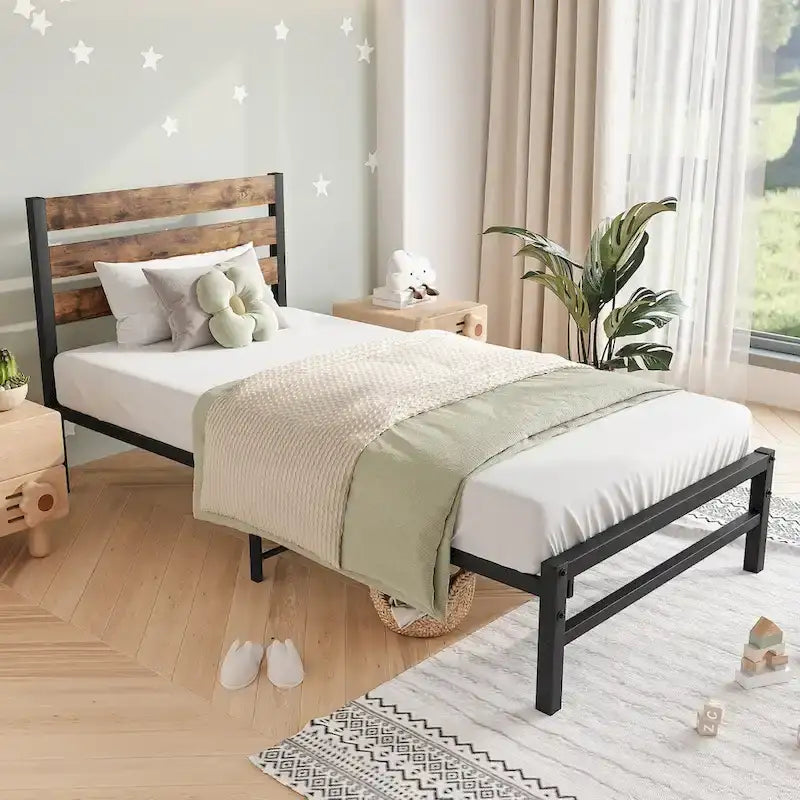 Lit plateforme avec tête de lit rustique en bois vintage