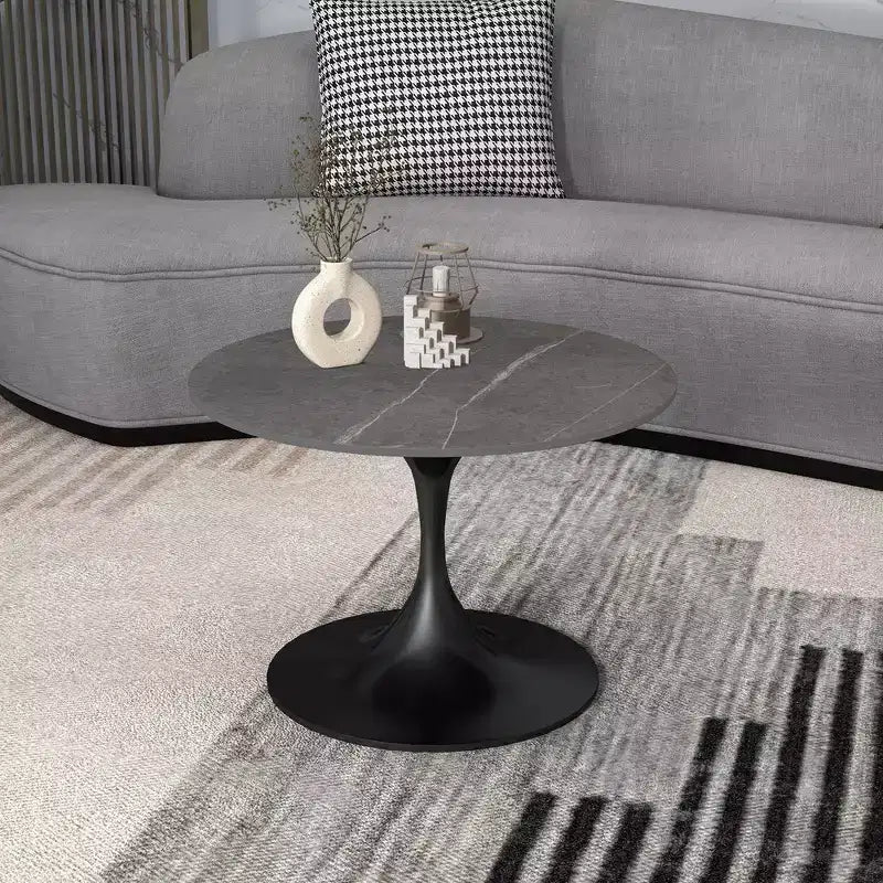 LeisureMod Verve 27 table basse ronde - plateau en pierre frittée et base piédestal en acier noir moderne, table d'appoint pour salon contemporain
