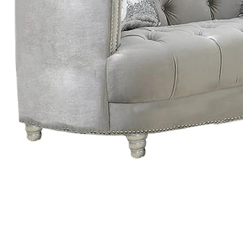 Causeuse en bois avec détails capitonnés à boutons profonds et bordures à clous, gris