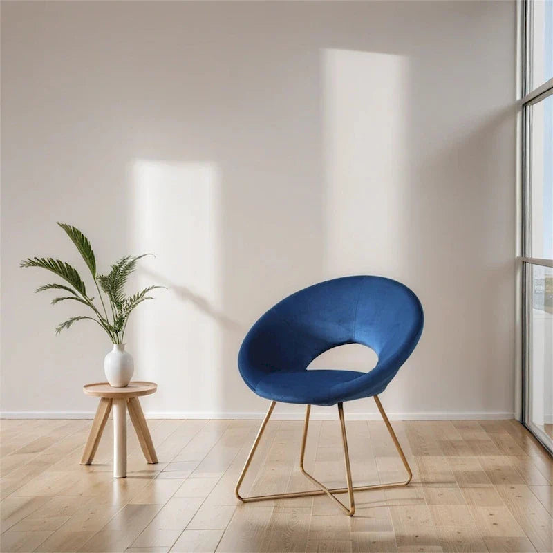 Fauteuil d'appoint en velours soyeux avec base dorée