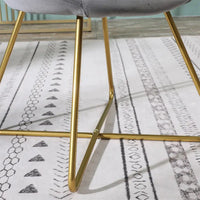 Fauteuil d'appoint en velours soyeux avec base dorée