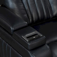 Fauteuil inclinable électrique en similicuir avec appui-tête électrique réglable, port USB, accoudoirs de rangement, porte-gobelet et tablette pivotante.