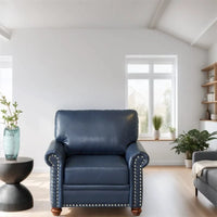 Fauteuil simple en similicuir avec pieds en bois et clous décoratifs