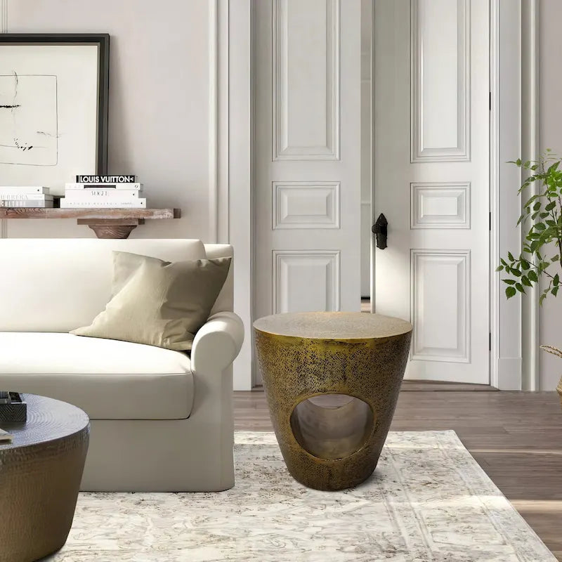 Table d'appoint Nala 17 pouces, forme de tambour conique avec centre creux unique, aluminium laiton antique