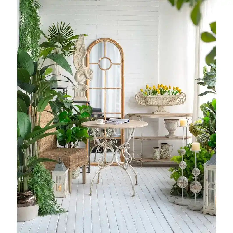 Table ronde en bois avec pieds en métal ouvragé