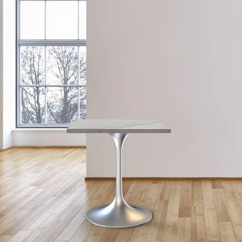 Table à manger carrée LeisureMod Verve avec plateau en résine marbrée blanche et base en acier brossé moderne pour cuisine