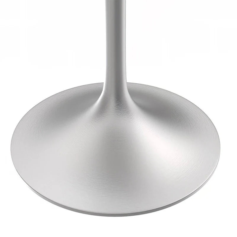 Table à manger carrée LeisureMod Verve avec plateau en résine marbrée blanche et base en acier brossé moderne pour cuisine