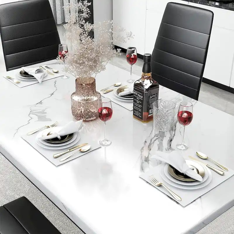 Ensemble de table à manger Mieres de style moderne 5 pièces à plateau en faux marbre avec 4 chaises de salle à manger rembourrées en similicuir