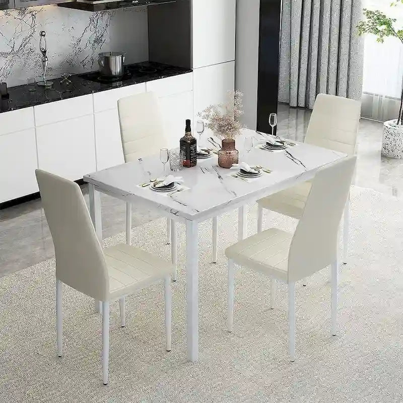 Ensemble de table à manger Mieres de style moderne 5 pièces à plateau en faux marbre avec 4 chaises de salle à manger rembourrées en similicuir