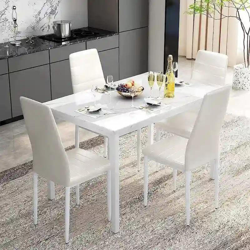 Ensemble de table à manger Mieres de style moderne 5 pièces à plateau en faux marbre avec 4 chaises de salle à manger rembourrées en similicuir
